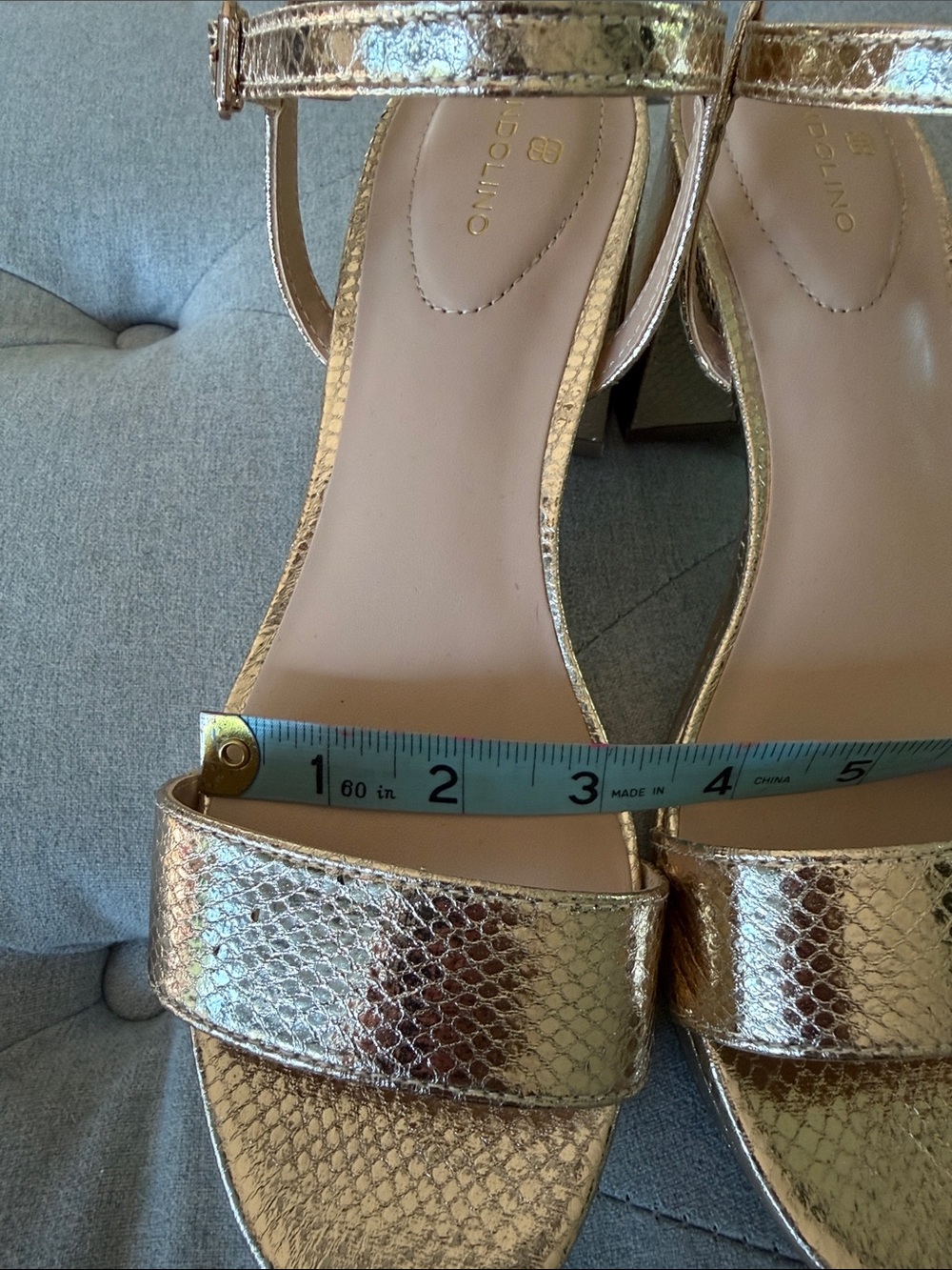 Bandolino Gold Snakeskin Texture Block Heel Sandals size 8 - 8.5 - Picture 5 of 8
